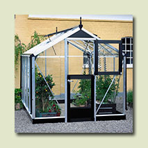 Single stable door for optimal ventilation. The stable door allows easy access to the greenhouse. 